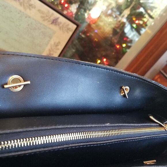 Elegant  Lucky Bees Black Woven Shoulder Bag with Gold Chain !!! - Picture 10 of 11